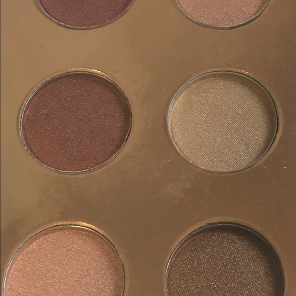 New! Daisy Fuentes Shimmer Eyeshadow 16 Palette - Picture 8 of 8